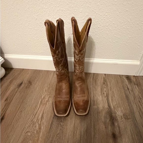 Idyllwind Brown Heeled Boots - Picture 3 of 4